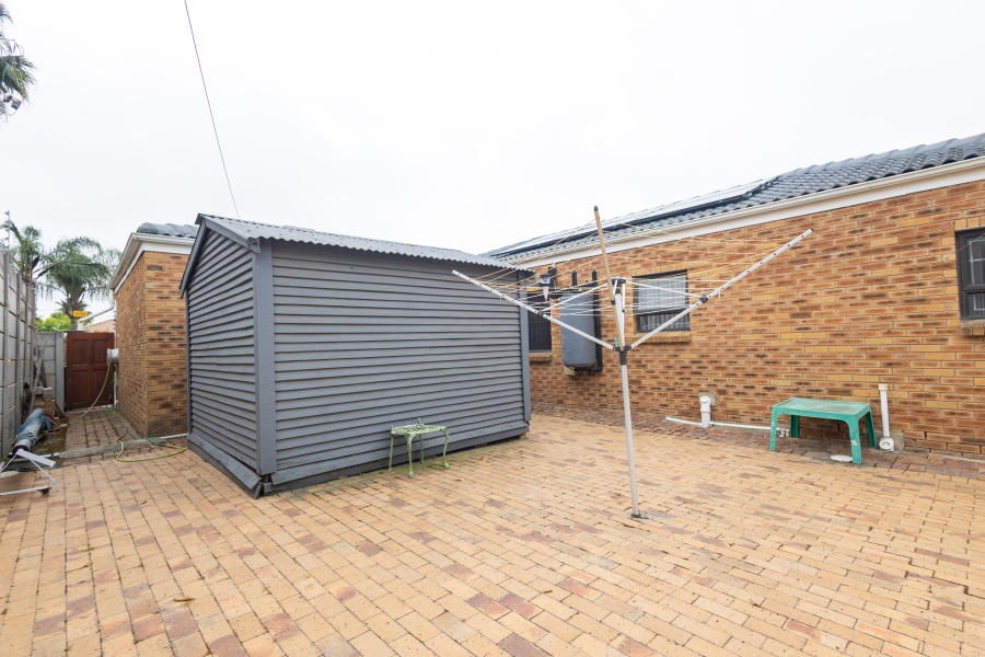 3 Bedroom Property for Sale in Uitzicht Western Cape